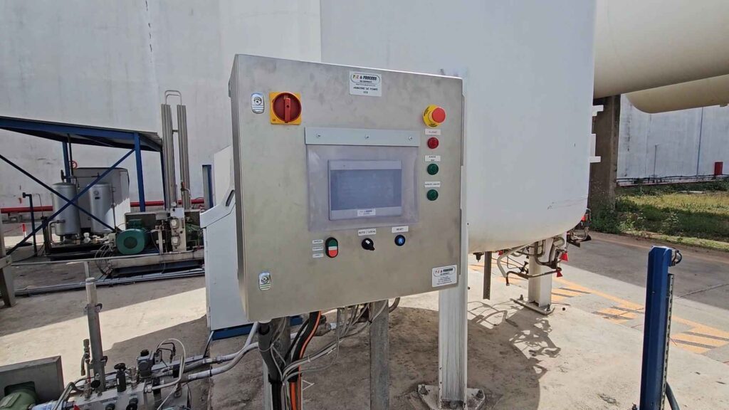 High-pressure cylinder filling rack with automation